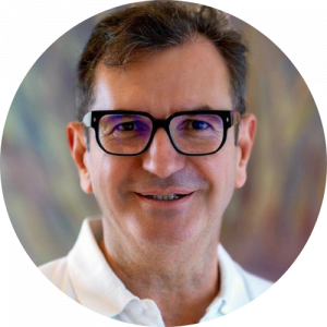 Janni Galimpas ist auf dem Bild abgebildet. Er bietet Reiki Behandlungen im Raum Stuttgart und Ludwigsburg an